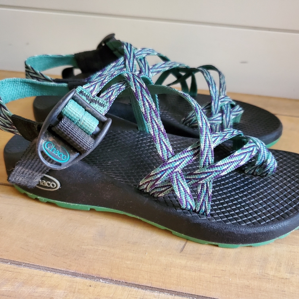 Women's Chaco teal strappy blue sandals 6 black